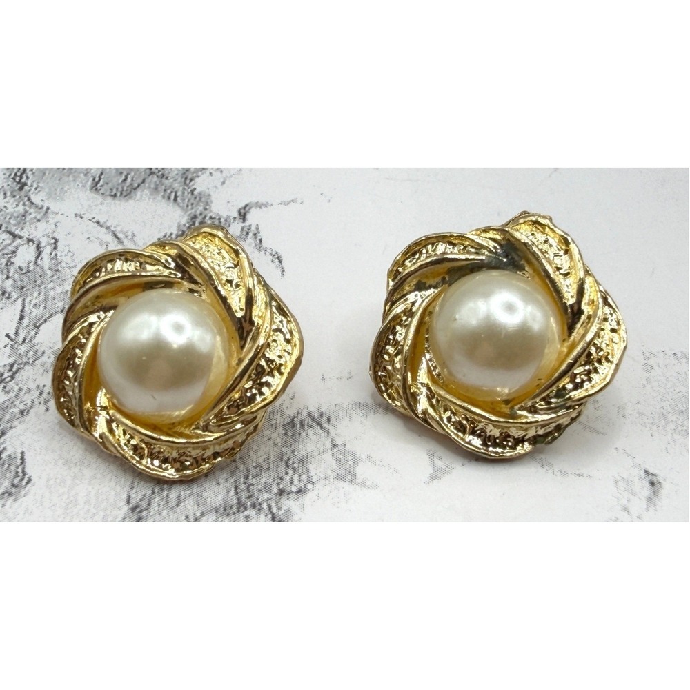 Gold Pearl Stud Earrings 10mm Classic Vintage Style Statement